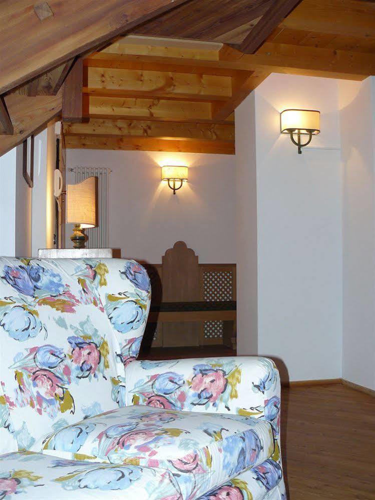 אפרטהוטל קאבאלס Residenza Bagni & Miramonti מראה חיצוני תמונה